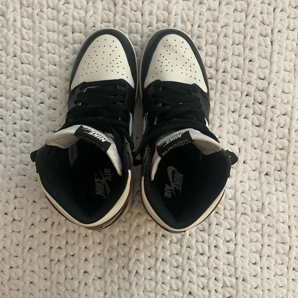 Jordan 1s Mocha high - Picture 3 of 4